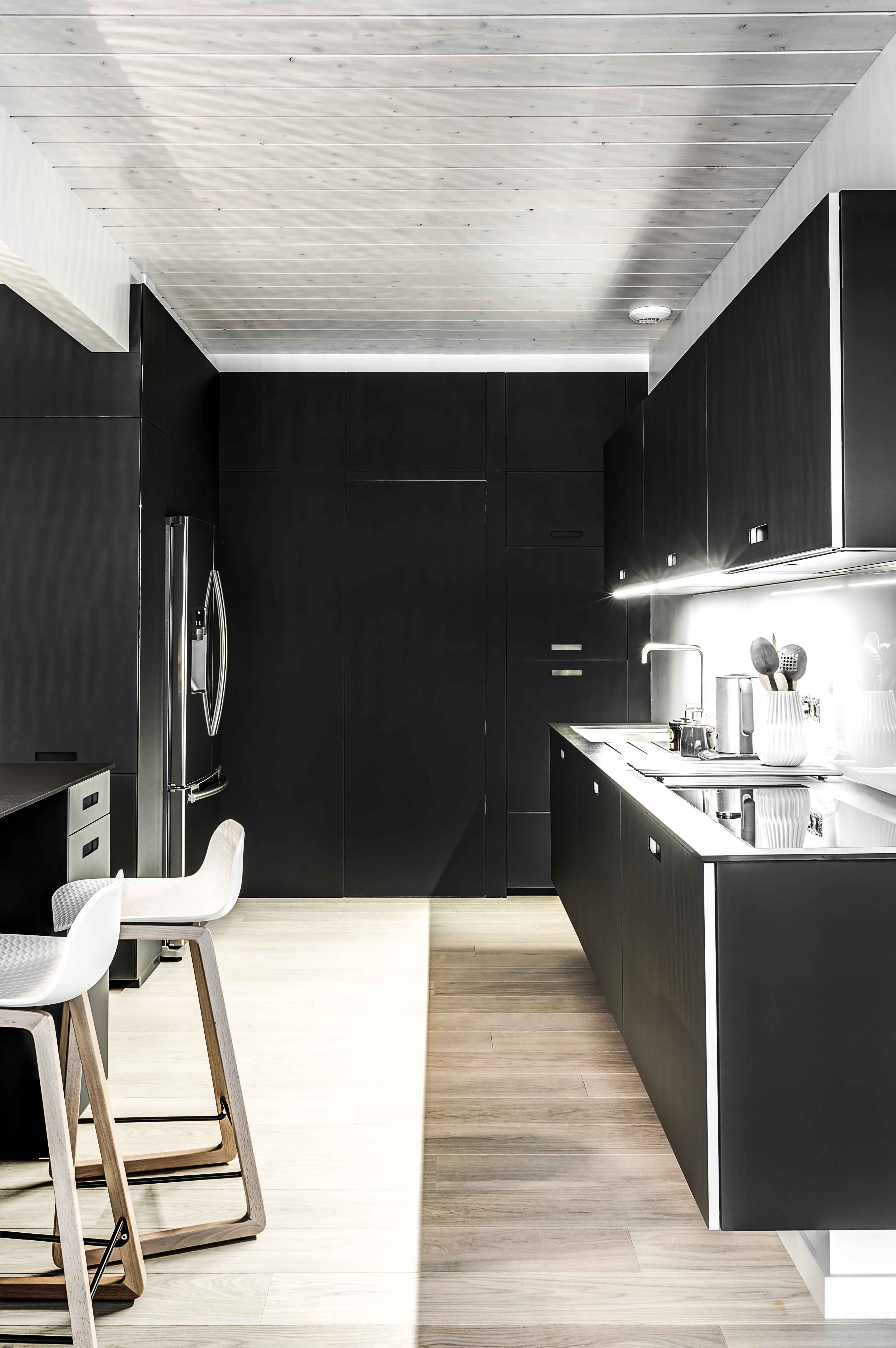 cuisine moderne noire annecy réalisation décorateurs concepteur architectes d'intérieur