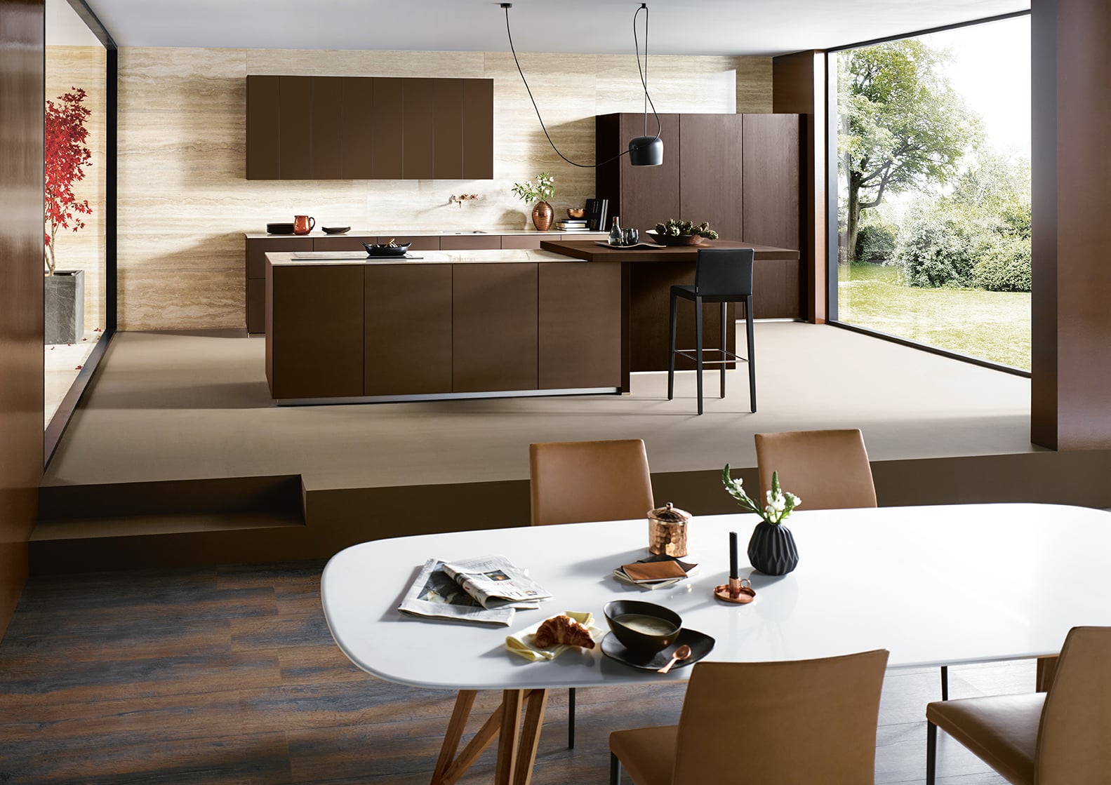 Cuisine moderne couleur marron avec salon ouvert